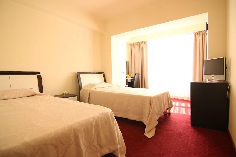 Lina Hotel Бухарест Екстер'єр фото