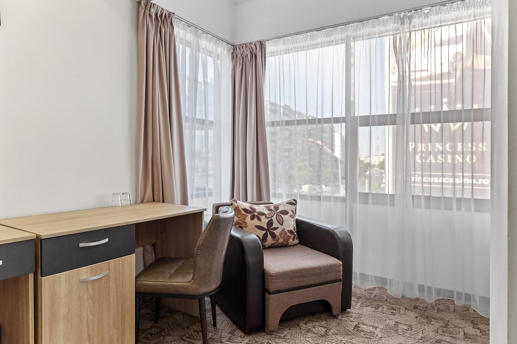 Lina Hotel Бухарест Екстер'єр фото