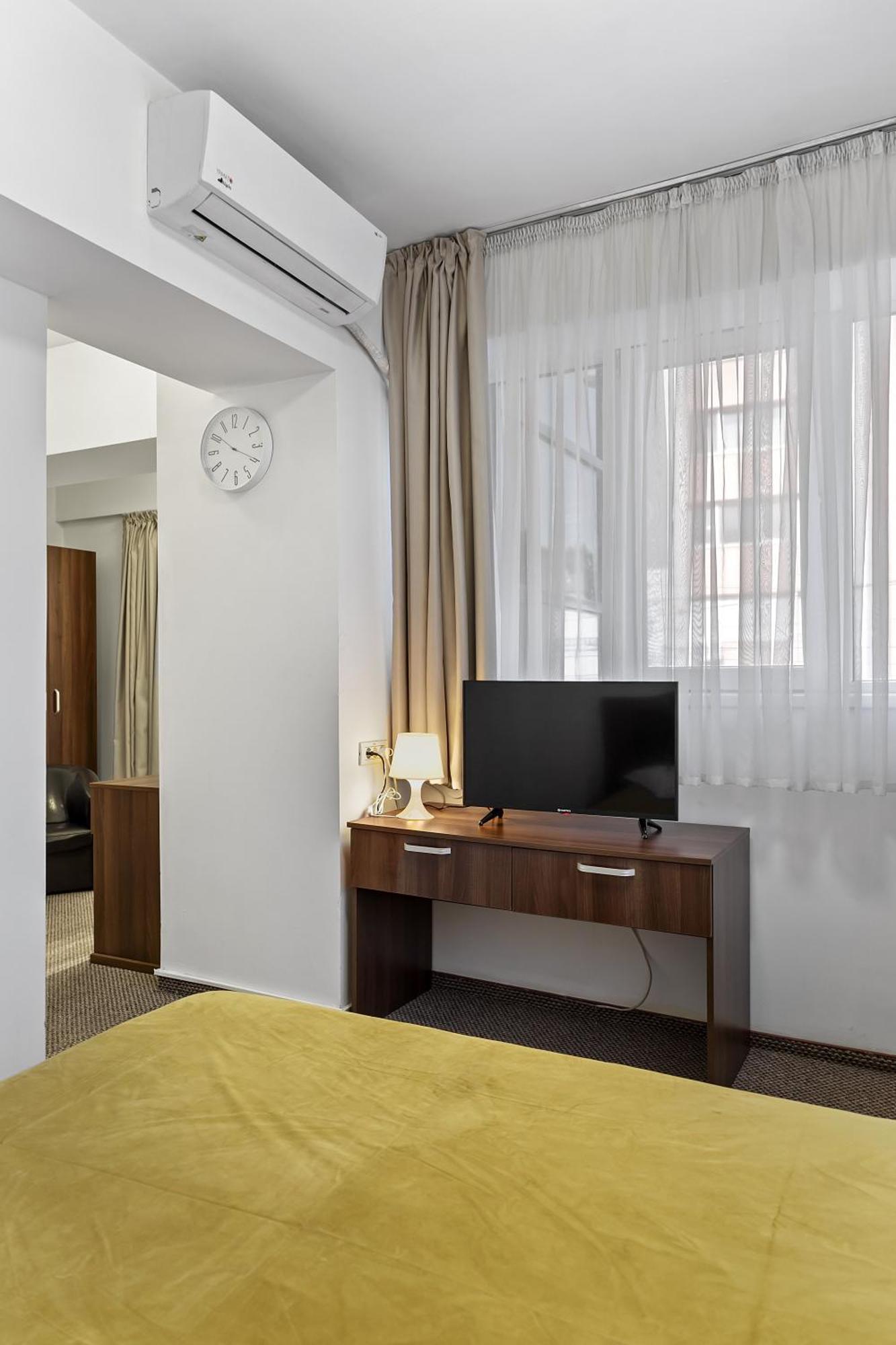 Lina Hotel Бухарест Екстер'єр фото